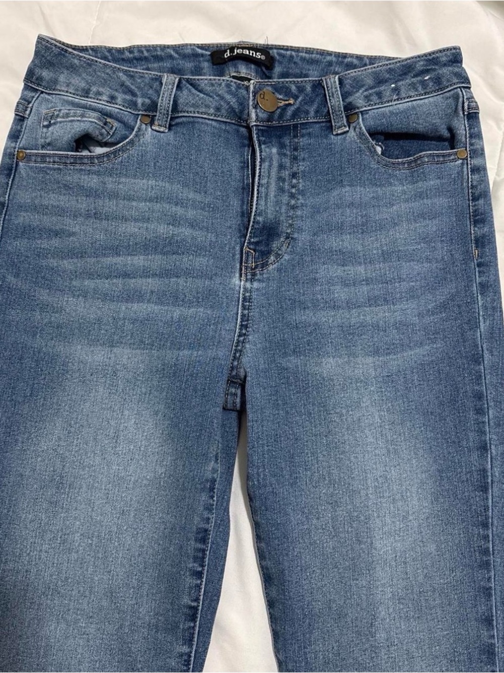 d. jeans Women’s Mid Blue Straight Leg Jeans